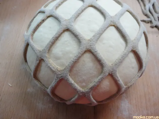 Хлеб декорированный сеткой