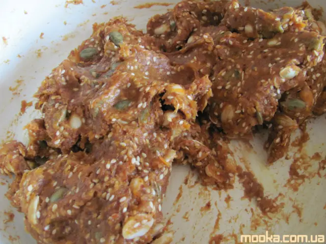 Финиковая колбаска (постная, вегетарианская)