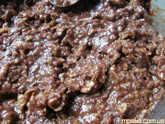 Арахисовые хрустящие батончики с шоколадом и кукурузными хлопьями