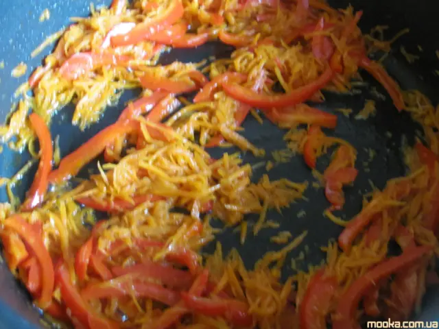 Рисовая вермишель с овощами и кальмарами (постная)