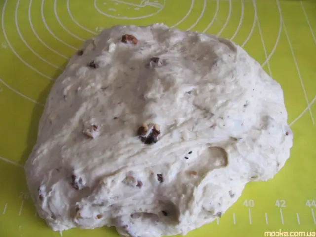 Хлеб с лавандой и грецким орехом