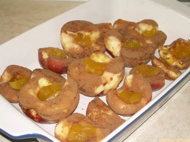 Печеные яблоки с медом и корицей