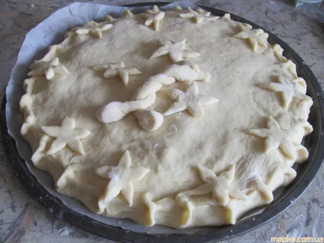 Пирог с капустой, яйцами и сыром