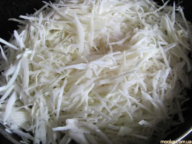 Пирог с капустой, яйцами и сыром