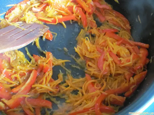 Рисовая вермишель с овощами и кальмарами (постная)