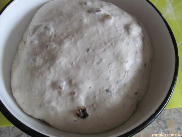 Хлеб с лавандой и грецким орехом