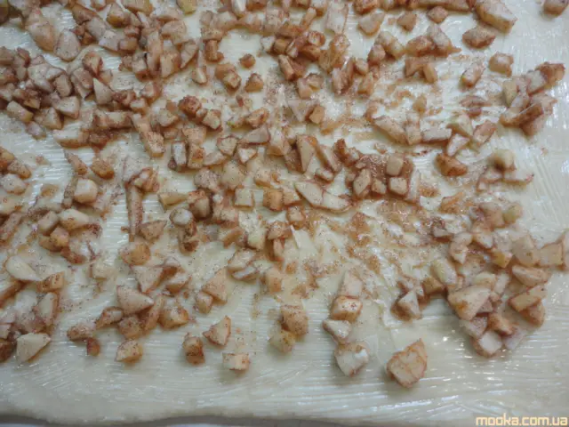 Сладкий  хлеб   с яблоком и корицей   с медовой  глазурью