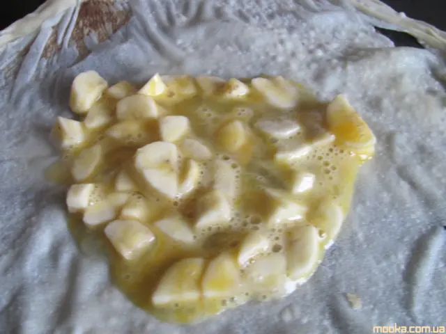 Роти тай (блинчики с бананом и яйцом)