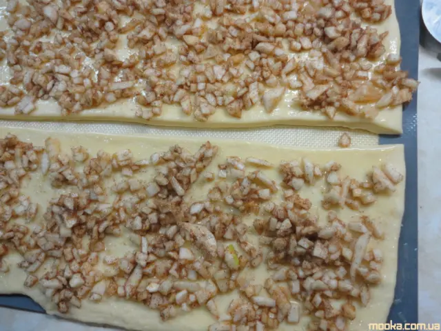 Сладкий  хлеб   с яблоком и корицей   с медовой  глазурью