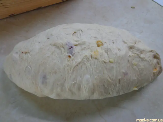 Хлеб с сыром и вялеными помидорами