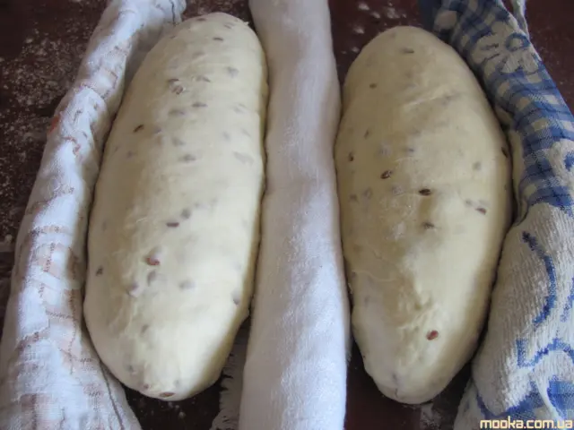 Батон молочный с семолиной и льном