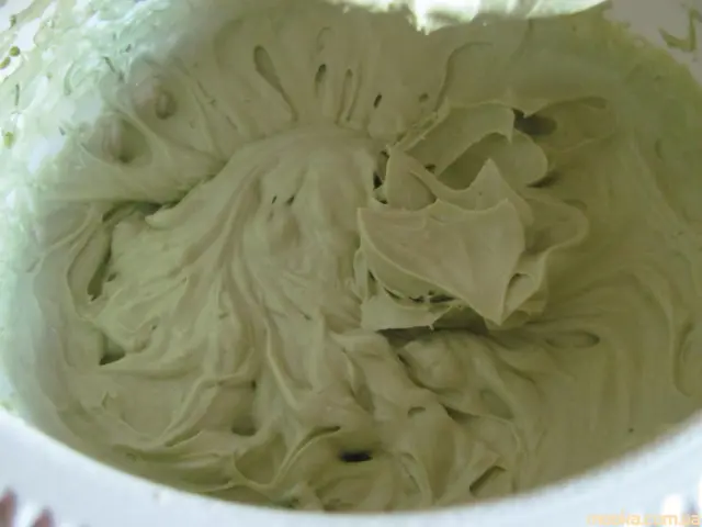 Мороженое с чаем матча и пралине