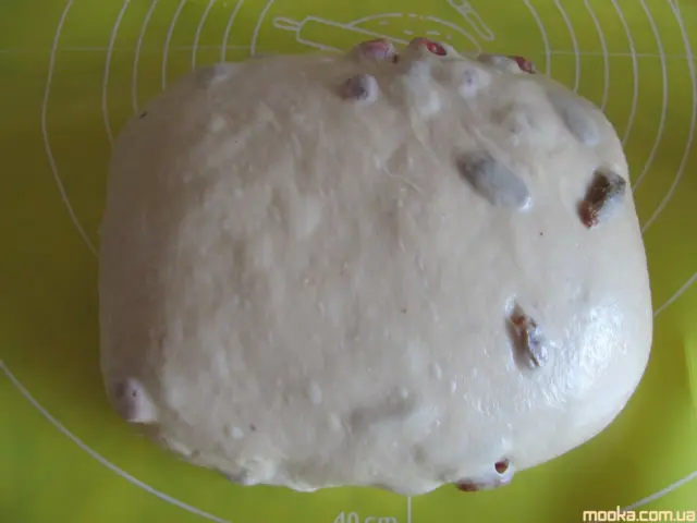 Кулич с яблочным пюре