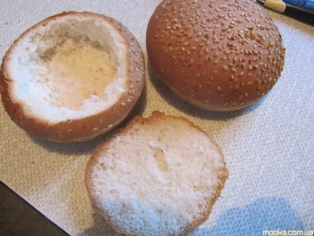Яйца кокот в булочке