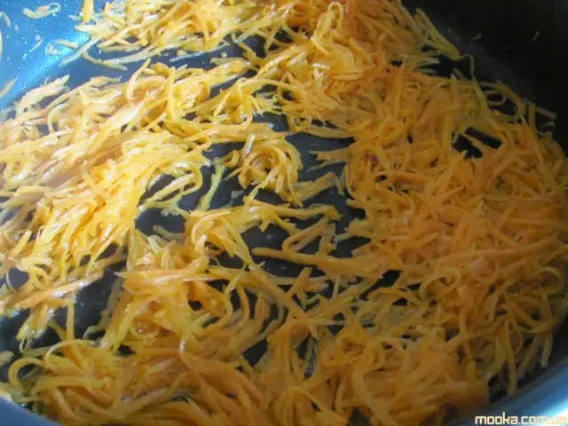Рисовая вермишель с овощами и кальмарами (постная)