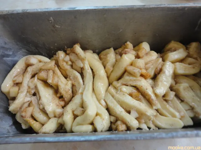 Сладкий  хлеб   с яблоком и корицей   с медовой  глазурью
