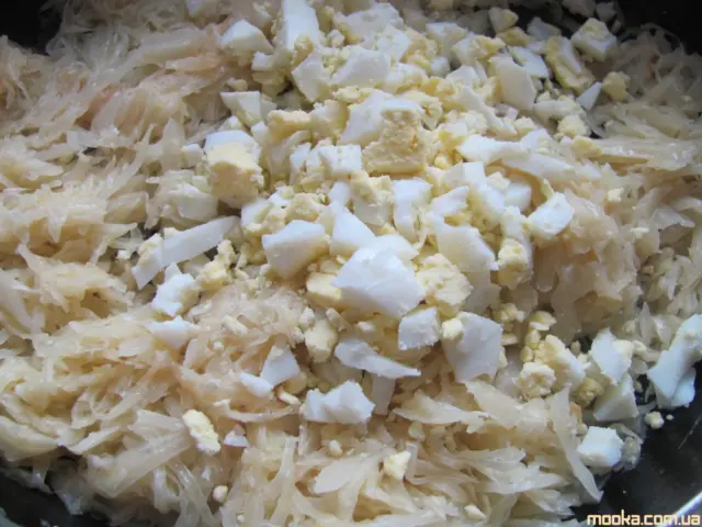 Пирог с капустой, яйцами и сыром