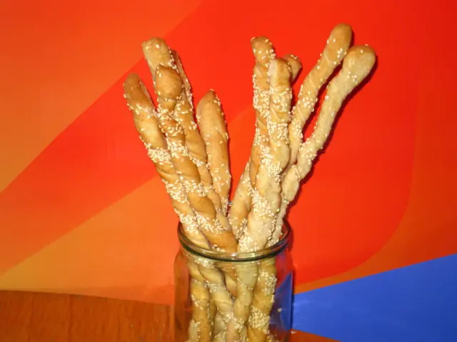 Гриссини с кунжутной мукой