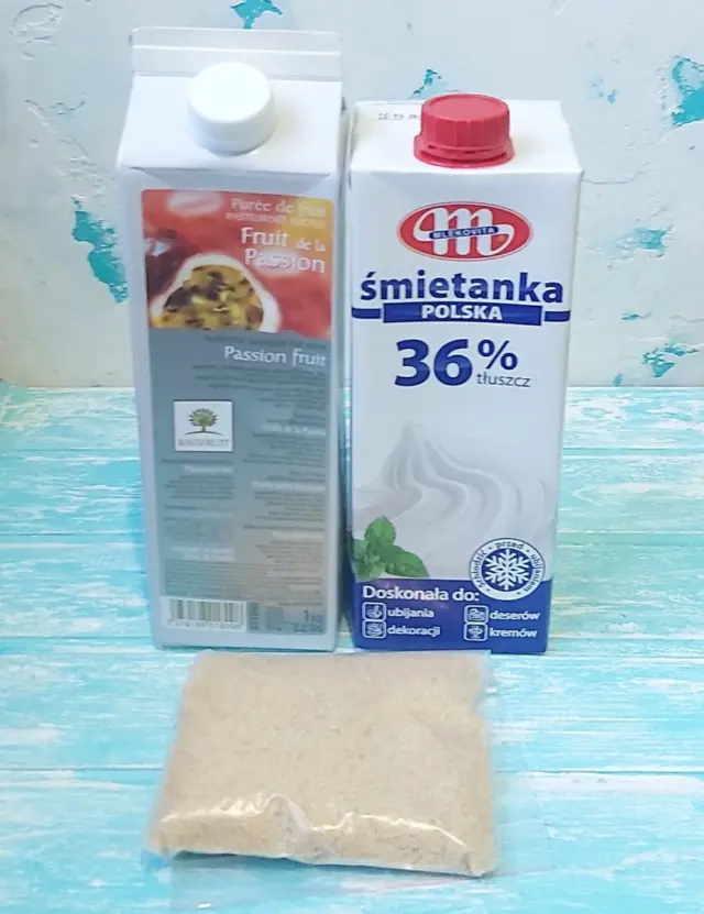Панакота с маракуйей