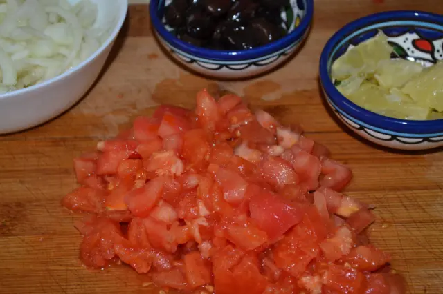 Цыпленок по мароккански с маслинами, лимоном и медом