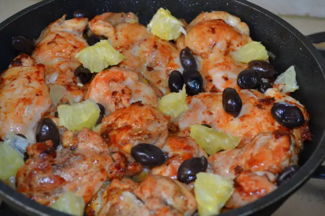 Цыпленок по мароккански с маслинами, лимоном и медом