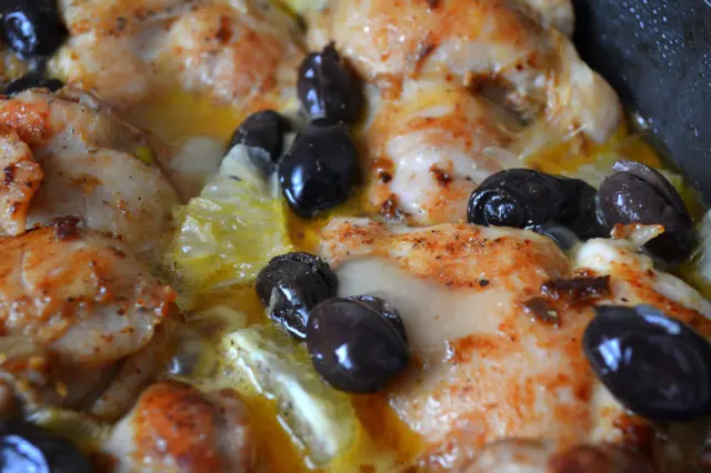 Цыпленок по мароккански с маслинами, лимоном и медом
