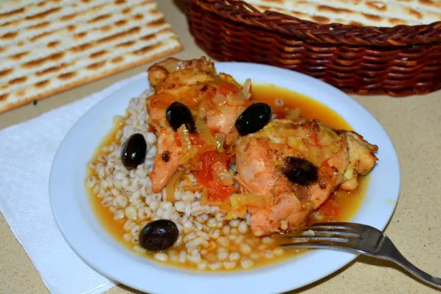Цыпленок по мароккански с маслинами, лимоном и медом