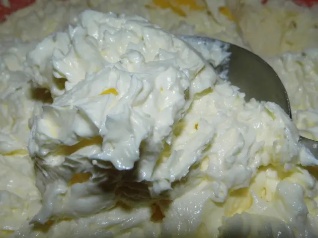 Крем "Шарлотт" (масляный на молоке и яйцах )