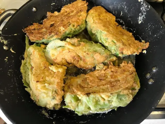 Шницели из юной капусты с йогуртовым соусом