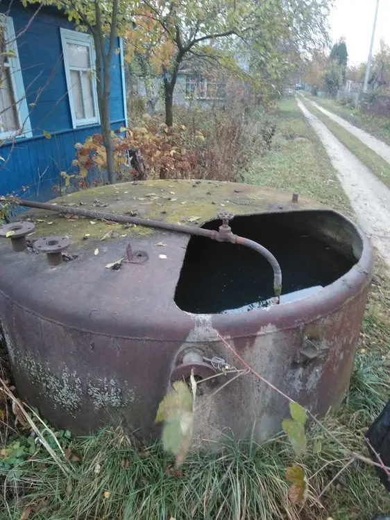 Вот мой сад и огород,  а в горшке цветок цветет!