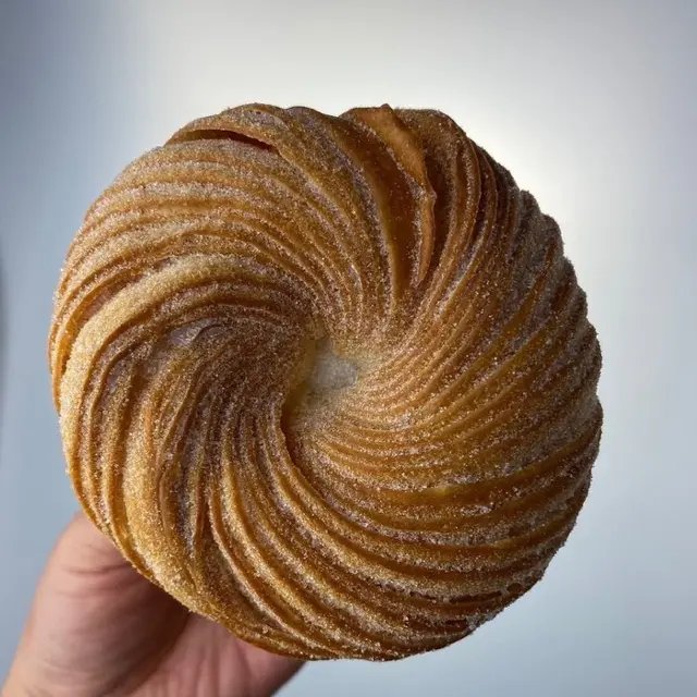 Формовка оригинального краффина (Cruffin style pastry shaping, stacked method)