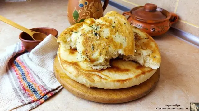 Українська паляниця. Украинская постная паляница на сковороде с чесночным соусом