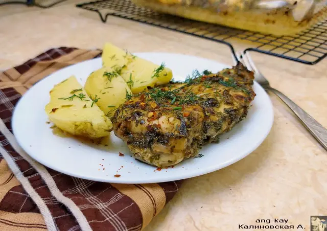 Куриное филе в маринаде чимичурри с молодым картофелем