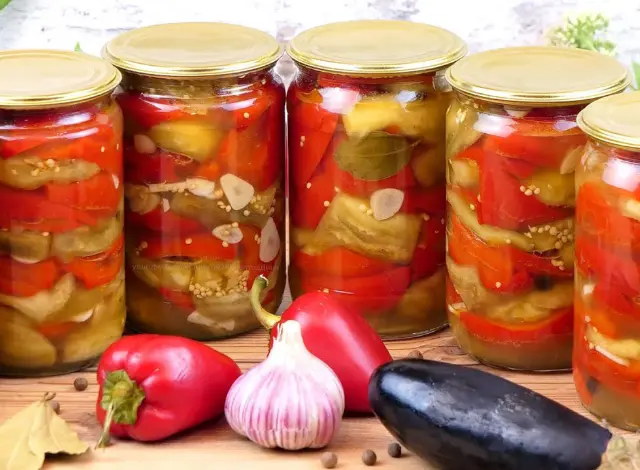 Баклажаны и перец жареные, в маринаде