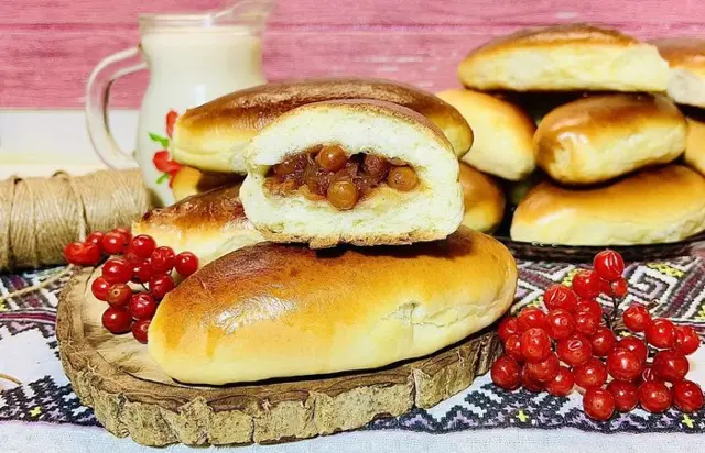 Пиріжки з калиною. Українська кухня