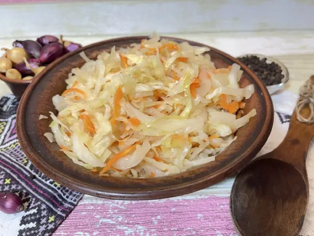 Салат Сільський з квашеною капустою