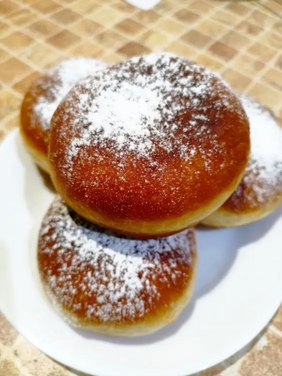 Пончики( пухтики, пампушки, берлінери) з заварним кремом