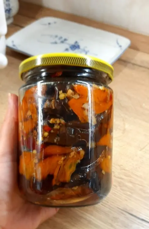 Баклажаны и перец жареные, в маринаде