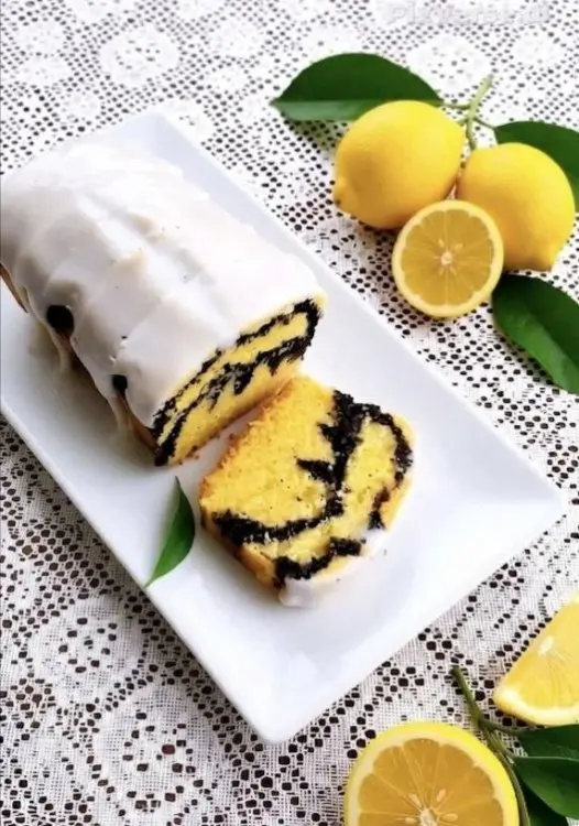 Лимонний кекс з маковою начинкою