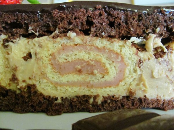 Торт-пляцок"Шоколад с клубничной ноткой".