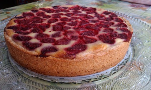 Пирог с клубникой